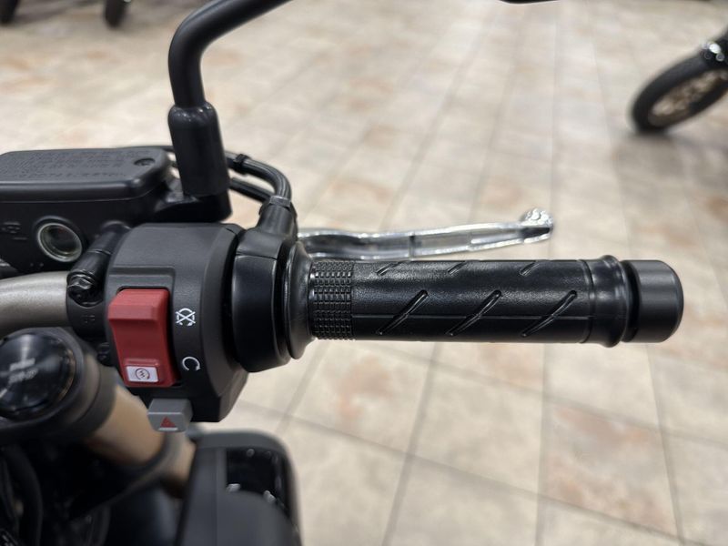 New 2026 Honda CB650R E-CLUTCH Image 24