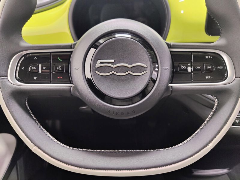 New 2025 Fiat 500e IconaImage 21