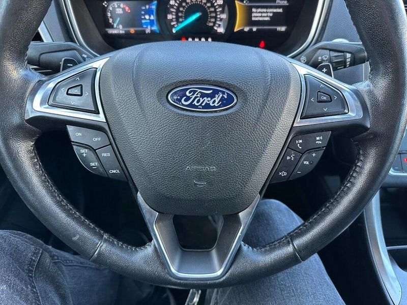 2018 Ford Fusion SEImage 3