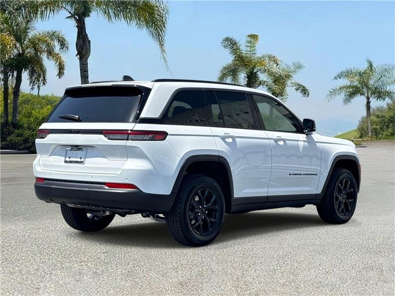 New 2026 Jeep Grand Cherokee Laredo Altitude 4x2