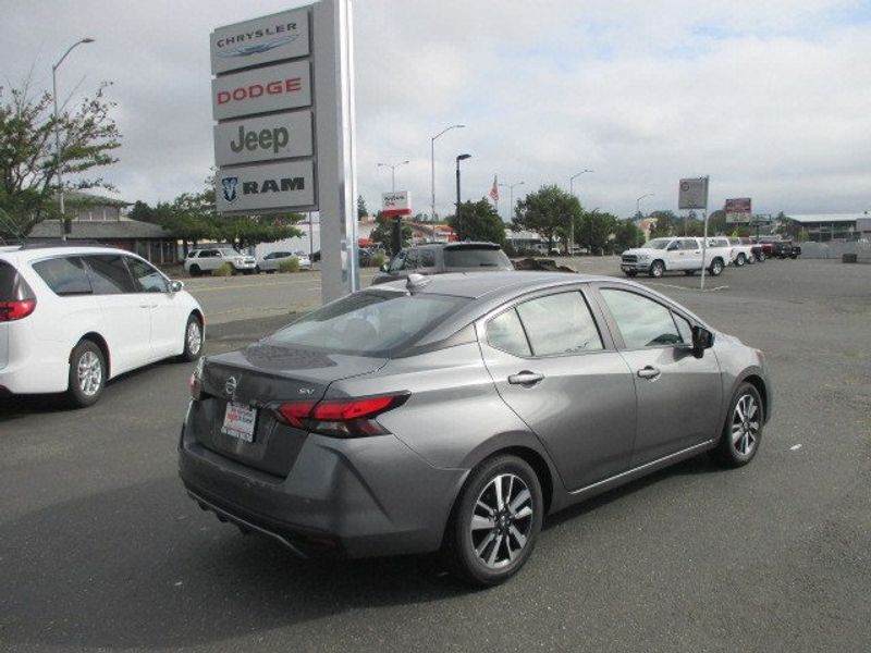 2021 Nissan Versa SVImage 7