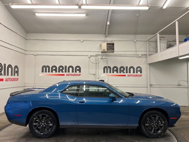2023 Dodge Challenger Sxt AwdImage 4