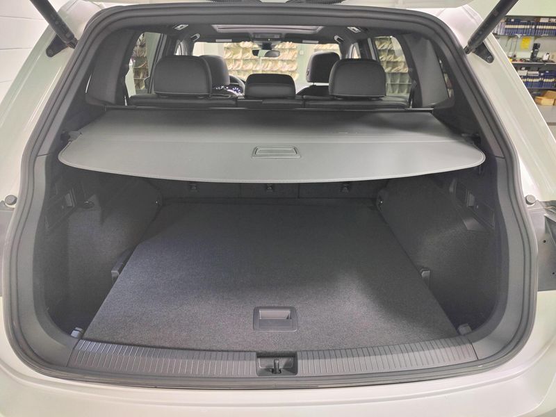 Used 2024 Volkswagen Tiguan AWD SEL R-Line w/Sunroof/NavImage 19