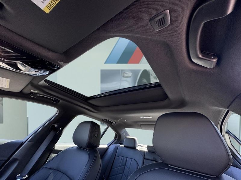 2025 BMW i5 xDrive40Image 21