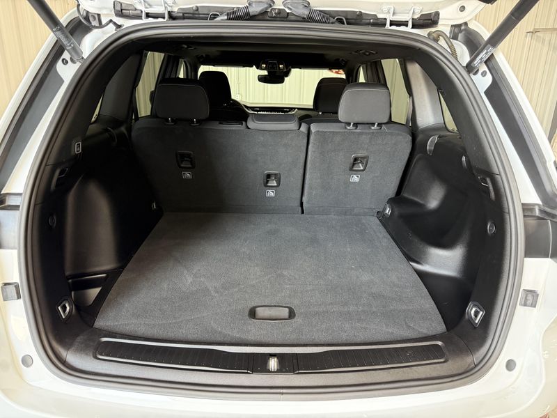 Used 2024 Jeep Grand Cherokee Laredo XImage 5