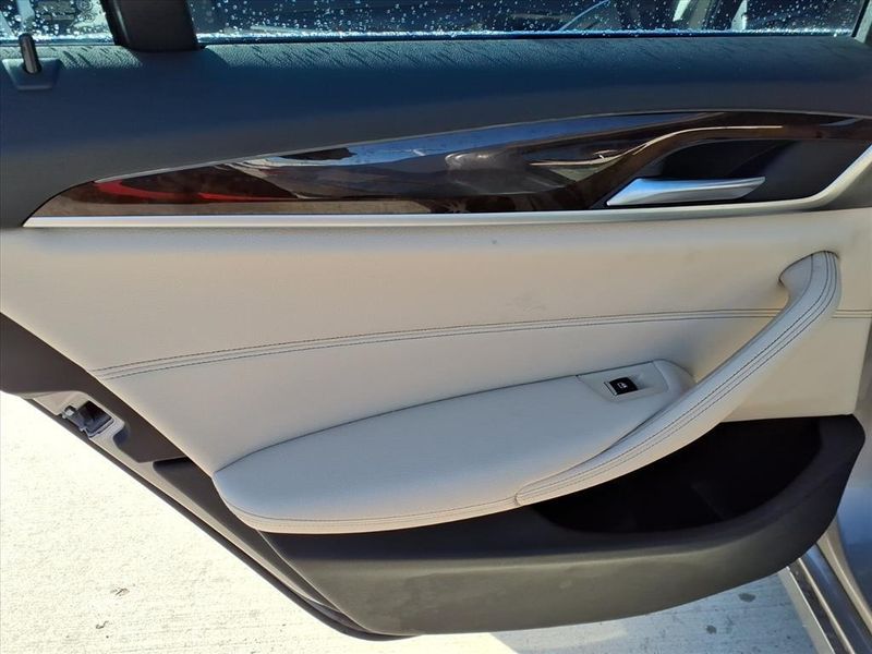 Used 2019 BMW 530i xDriveImage 12