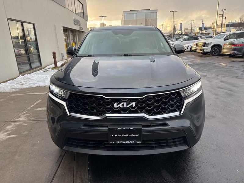 2022 Kia Sorento LXImage 2