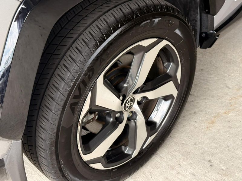 2022 Toyota RAV4 Prime SE photo 12