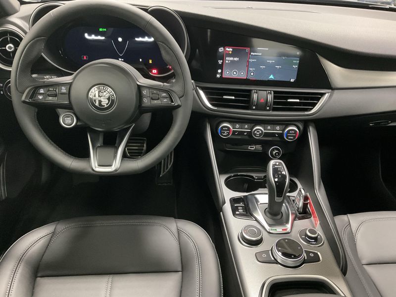 New 2026 Alfa Romeo Giulia AwdImage 13