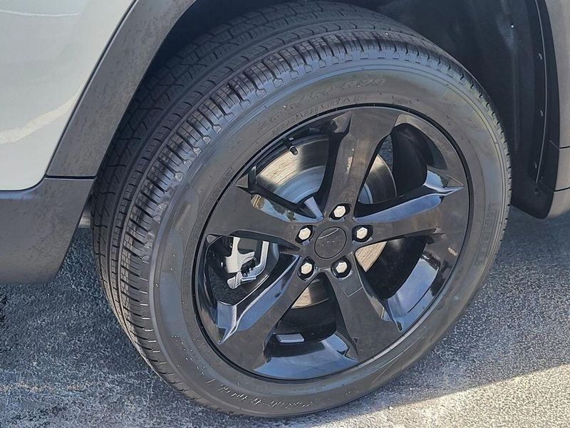 2025 Jeep Grand Cherokee L Limited 4x4Image 7