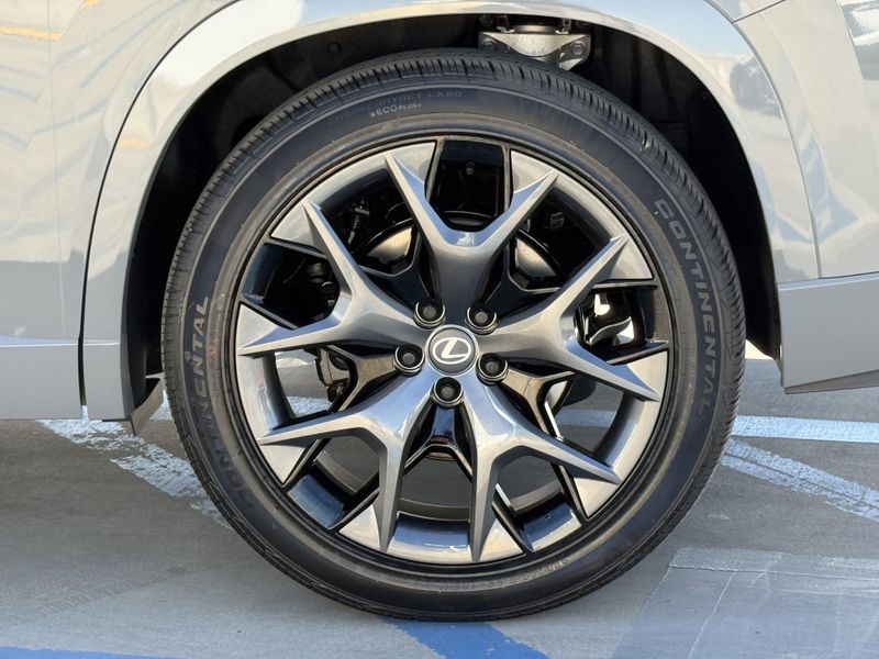 New 2026 Lexus TX 500h F SPORT Performance PremiumImage 15