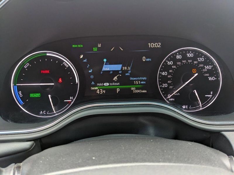 2022 Toyota Avalon Hybrid XLE in a Ice Edge exterior color and Blackinterior. Johnson Dodge 601-693-6343 pixelmotiondemo.com 