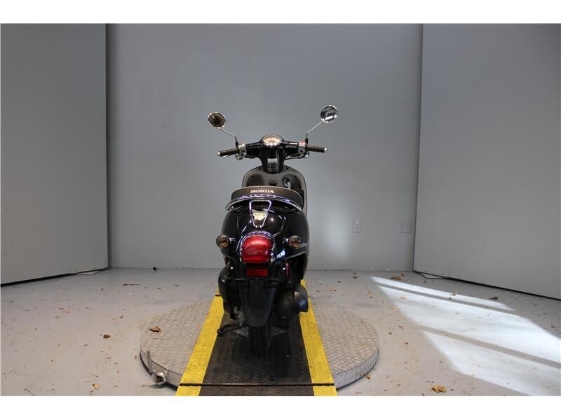 2013 Honda Metropolitan Image 4