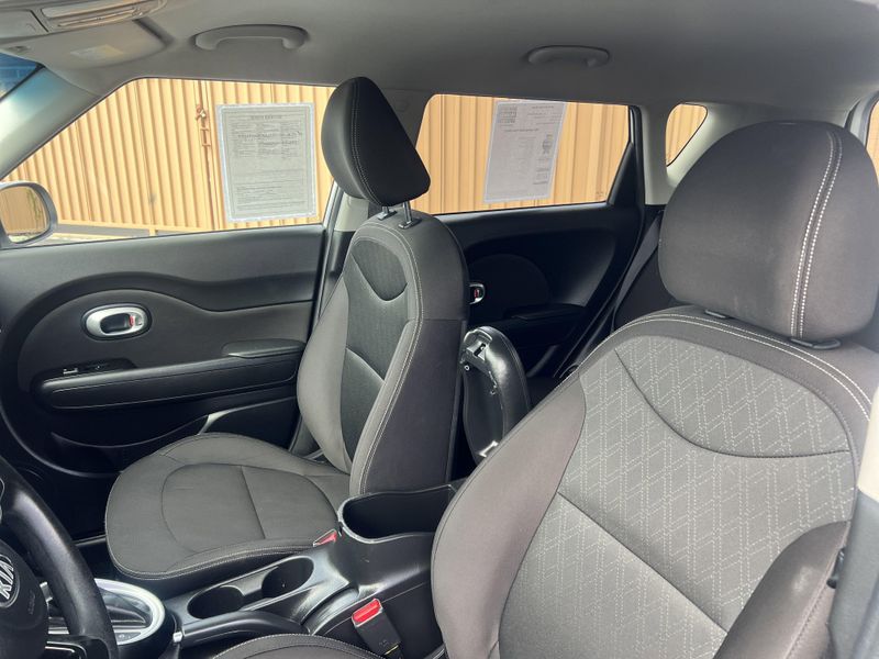 2016 Kia Soul BaseImage 7