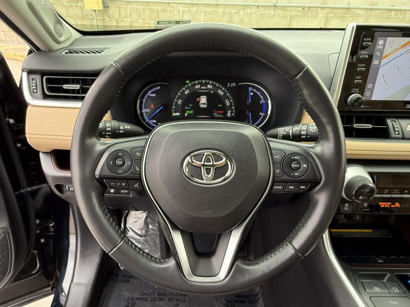 2021 Toyota RAV4 Hybrid LimitedImage 25