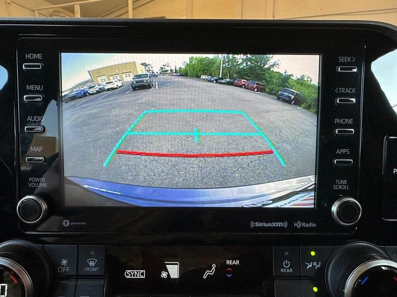 2021 Toyota Highlander XLE photo 5