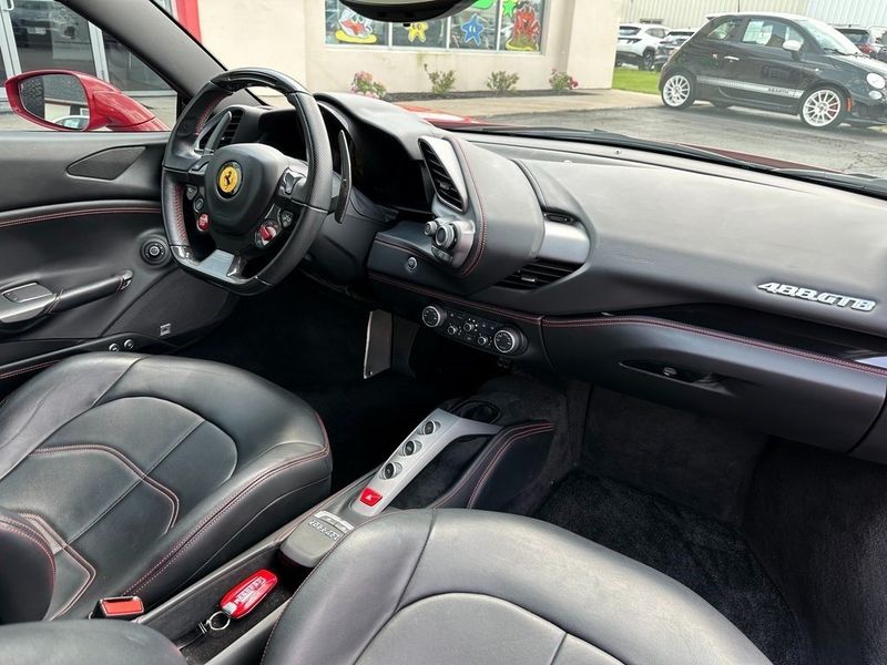 2017 Ferrari 488 GTB BaseImage 29