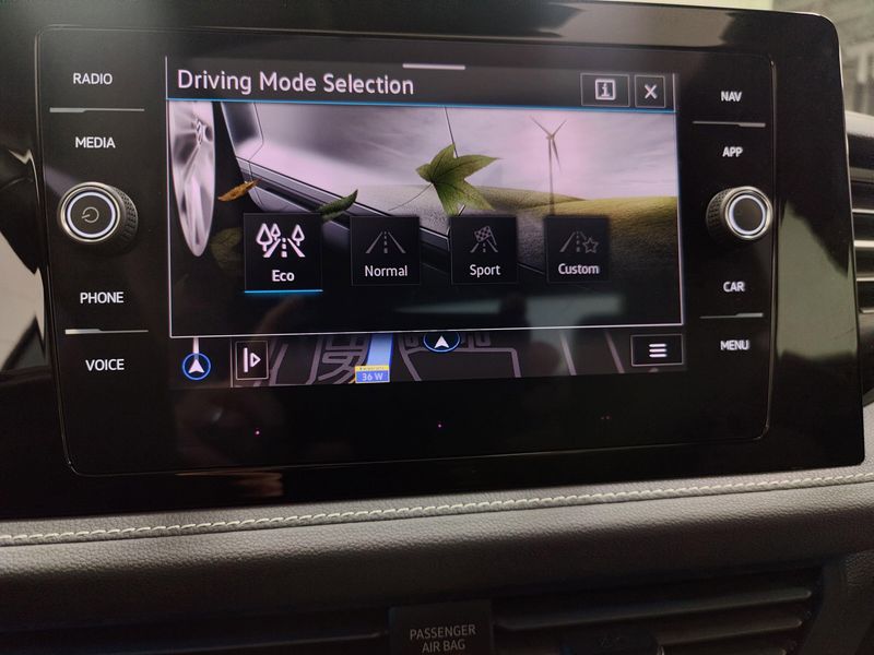 Used 2025 Volkswagen Jetta SEL w/Sunroof & NavImage 23