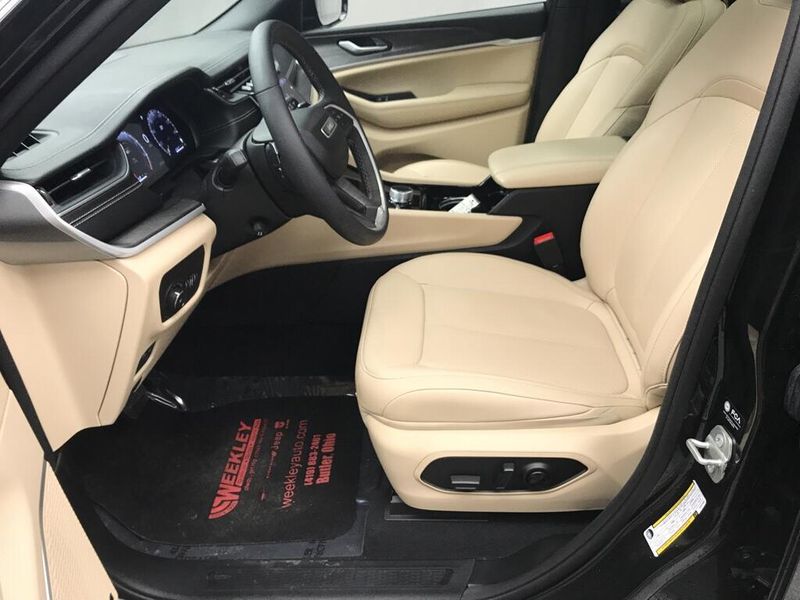 Used 2023 Jeep Grand Cherokee LimitedImage 9