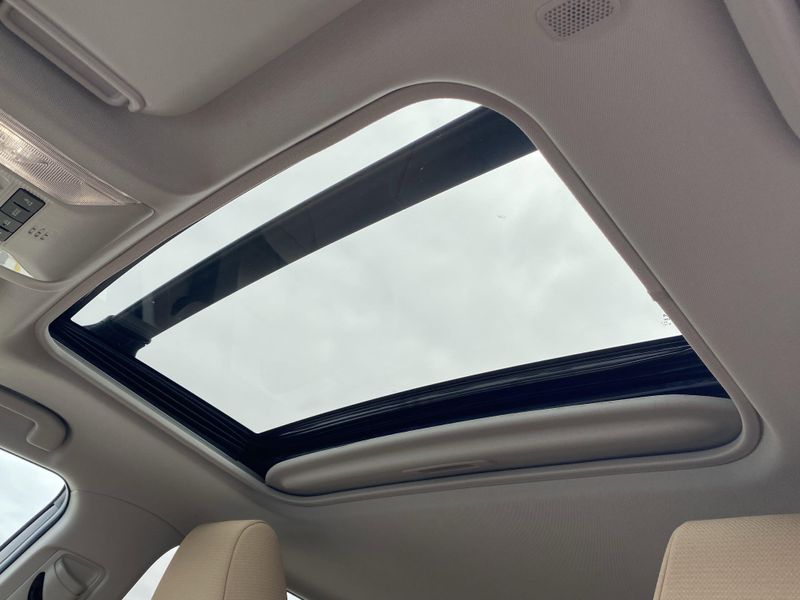 2025 Toyota RAV4 XLEImage 19