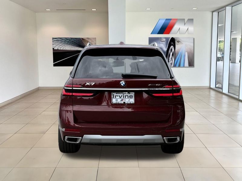 2025 BMW X7 xDrive40iImage 7