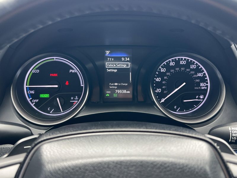 Used 2022 Toyota Camry Hybrid SEImage 9