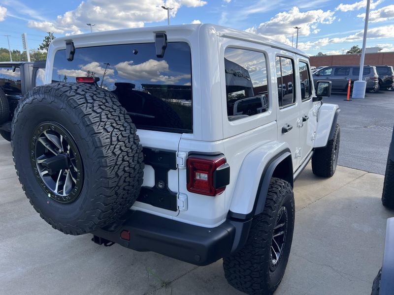 New 2025 Jeep Wrangler 4-door Rubicon XImage 8