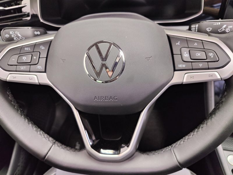 Used 2025 Volkswagen Jetta SE w/SunroofImage 25