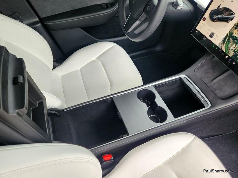 2024 Tesla Model Y Long RangeImage 45