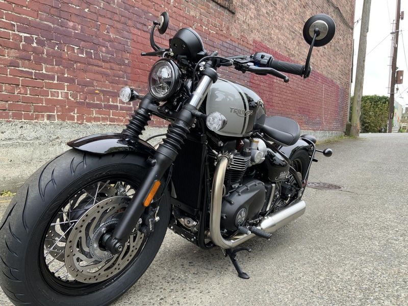 2025 Triumph BONNEVILLE BOBBER
