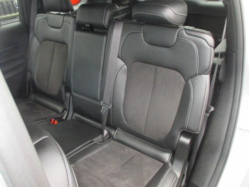 Used 2024 Jeep Grand Cherokee L AltitudeImage 19