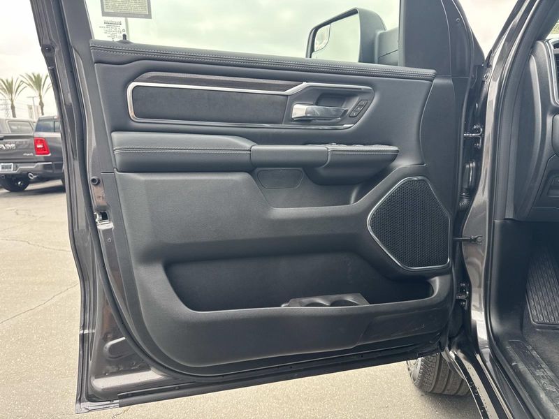 New 2026 RAM 1500 Laramie Crew Cab 4x2 5'7' Box