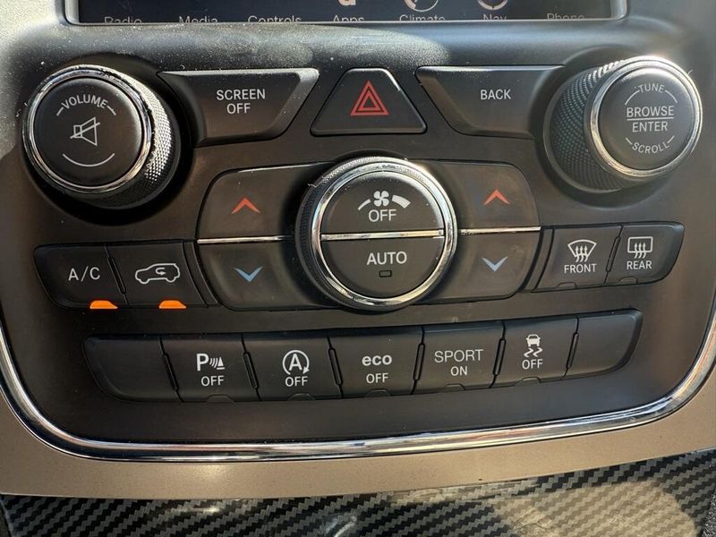 2016 Jeep Grand Cherokee Limited photo 25