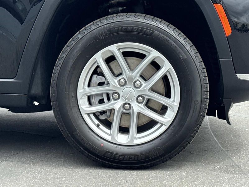 New 2026 Jeep Grand Cherokee L Laredo 4x2