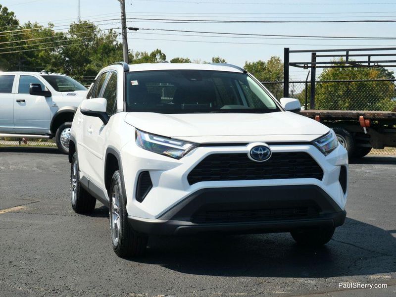 2024 Toyota RAV4 Hybrid LE photo 17