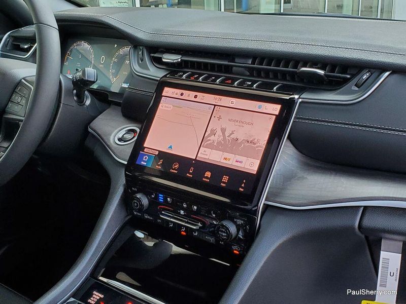 New 2025 Jeep Grand Cherokee Limited 4x4Image 31
