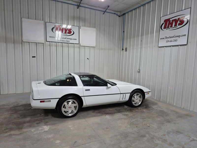 1989 Chevrolet Corvette Image 3