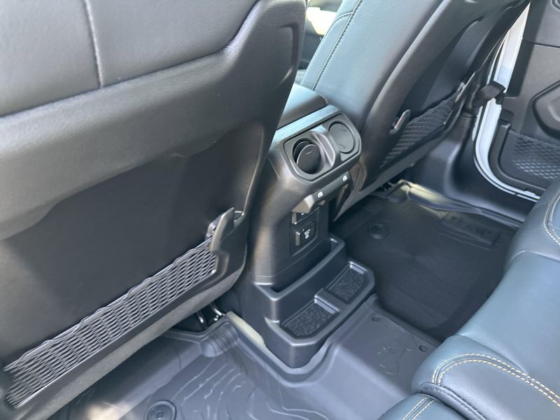 2025 Jeep Wrangler 4-door SaharaImage 17