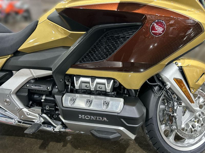 2025 Honda GOLDWING TOUR DCT Image 27