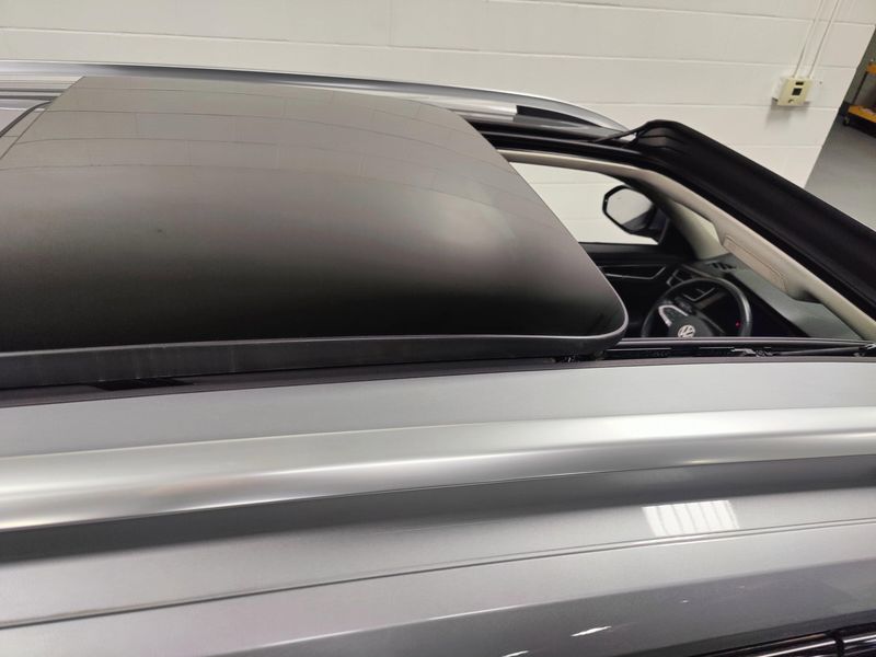 Used 2025 Volkswagen Atlas SEL Premium AWD R-Line w/Sunroof/NavImage 7