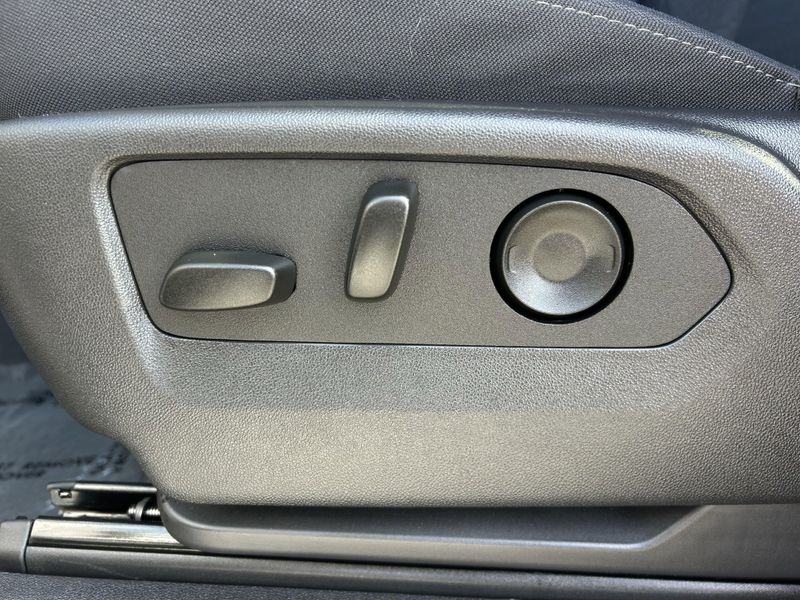 Used 2025 Chevrolet Silverado 1500 CustomImage 18