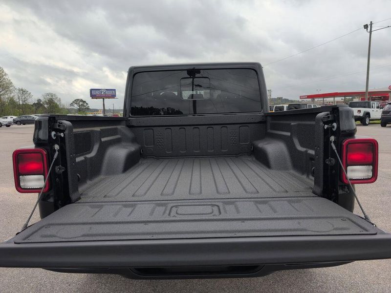 2025 Jeep Gladiator Nighthawk 4x4Image 30