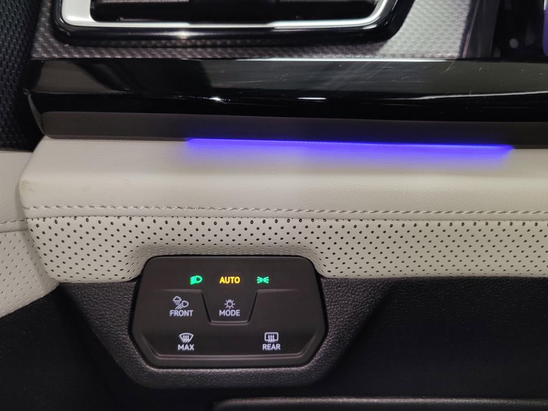 Used 2025 Volkswagen Atlas Cross Sport SEL Premium R-Line w/Sunroof/NavImage 33