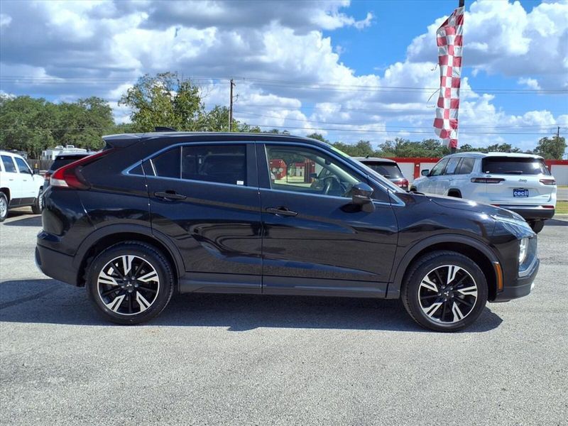 2024 Mitsubishi Eclipse Cross SE photo 2