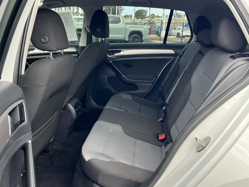 Used 2016 Volkswagen e-Golf SEImage 17