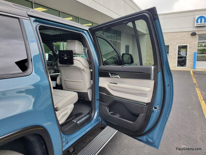 2026 Jeep Grand Wagoneer L Summit Obsidian 4x4