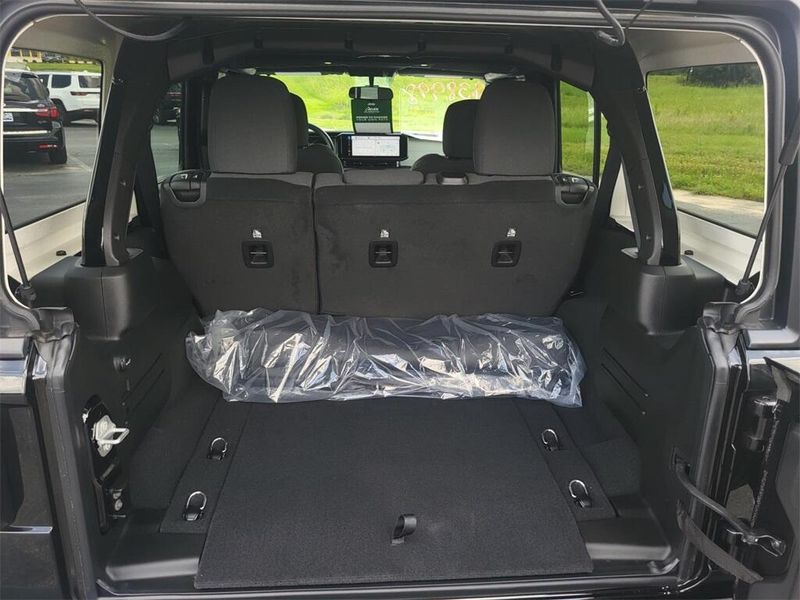 2025 Jeep Wrangler 4-door SportImage 8