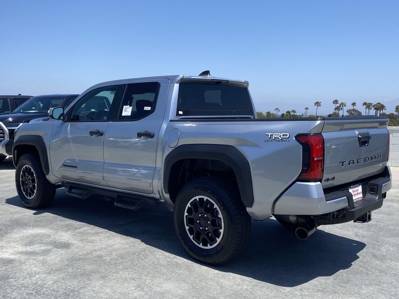 2025 Toyota Tacoma TRD Off Road HybridImage 5