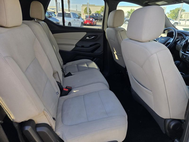 Used 2023 Chevrolet Traverse FWD 4dr LS w/1LS