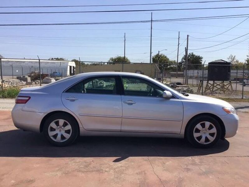 2009 Toyota Camry LEImage 6